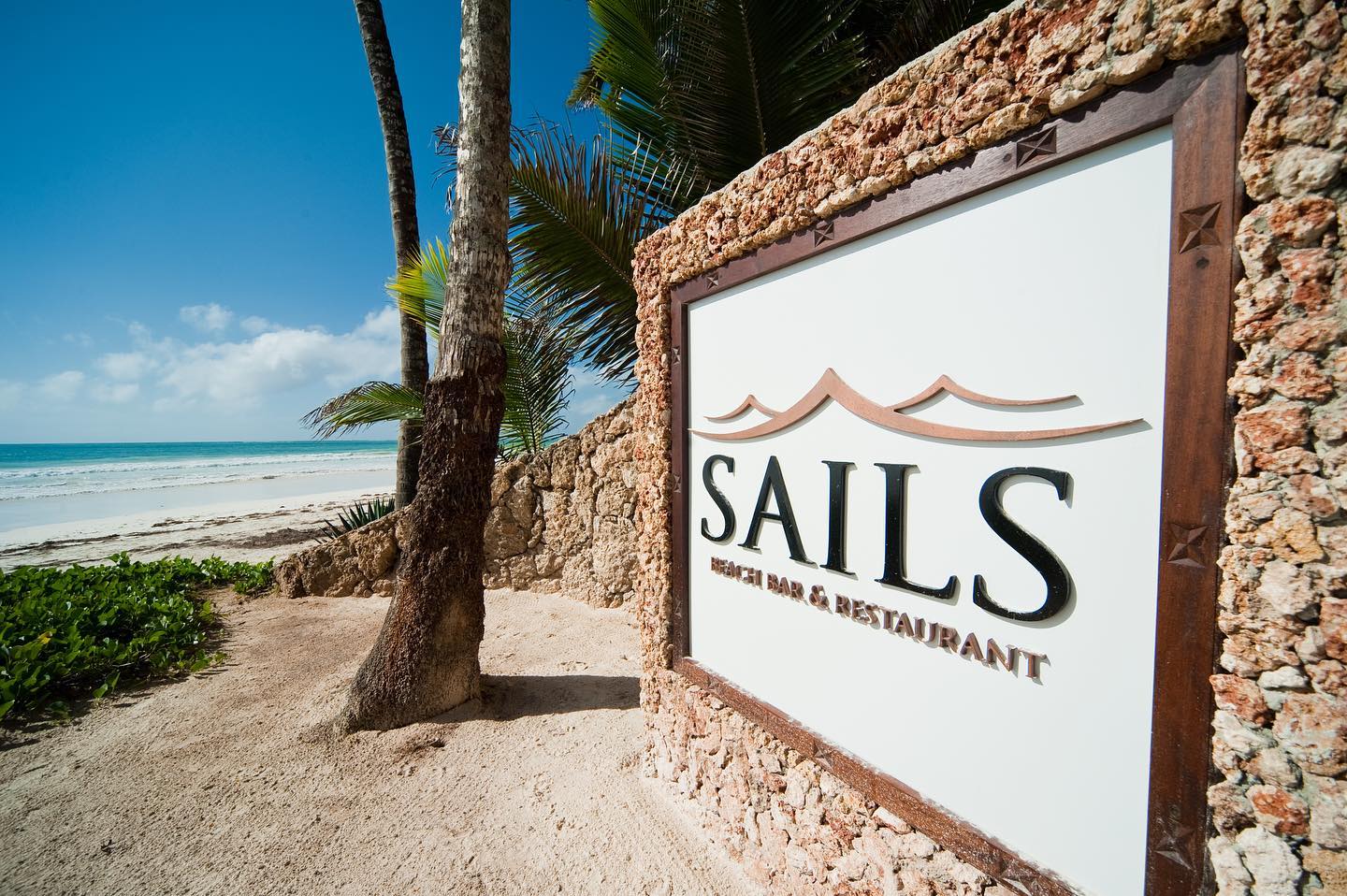 Logo Sails Beach & Bar Restaurant