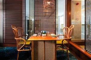 Peacock Restaurant & Bar